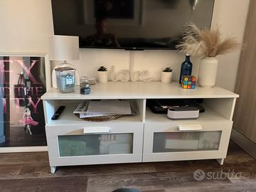 Mobiletto bianco TV Ikea