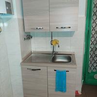 cucina con componenti aggiuntivi