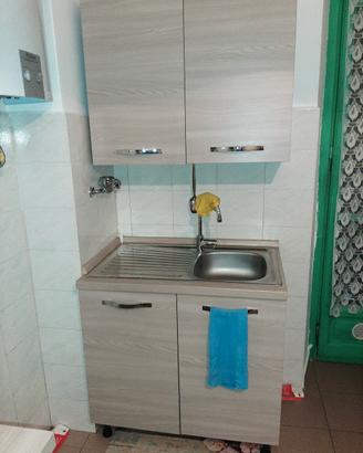 cucina con componenti aggiuntivi