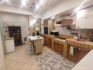 T.Natale piano rialzato con 2terrazzi e posto auto