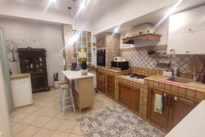 T.Natale piano rialzato con 2terrazzi e posto auto