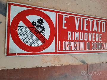 Grande cartello vintage vietato rimuovere