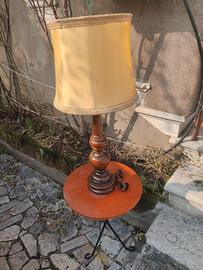 lampada da tavolo con spina e interuttore + tavolo