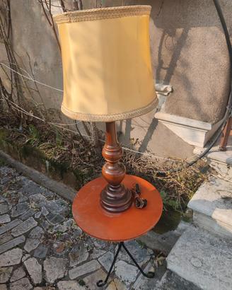 lampada da tavolo con spina e interuttore + tavolo
