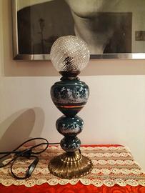 vecchia lampada in ceramica decorata e ottone 