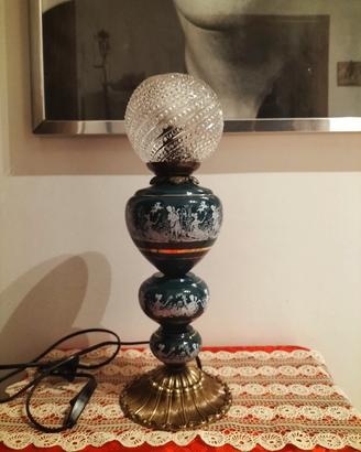 vecchia lampada in ceramica decorata e ottone 