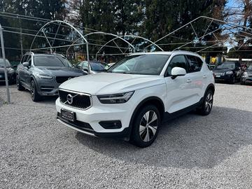 Volvo XC40 T2 Geartronic Momentum Pro