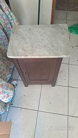 mobiletto rustico con piano di marmo