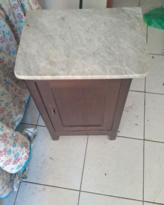 mobiletto rustico con piano di marmo