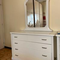 Cassettiera con specchio