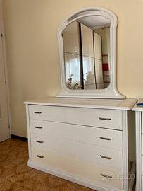 Cassettiera con specchio