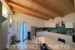 Villa di 242 m² con più di 5 locali e box auto dop