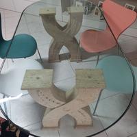 Tavolo in blocchi di marmo e cristallo