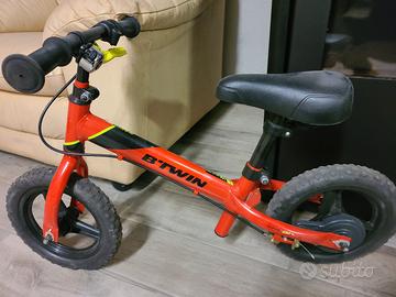 btwin bici senza pedali rossa