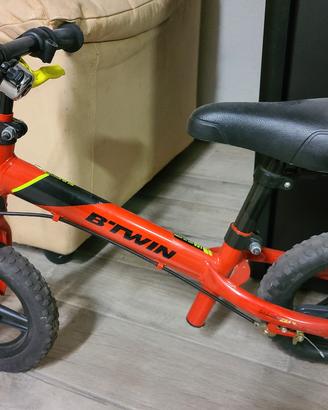 btwin bici senza pedali rossa
