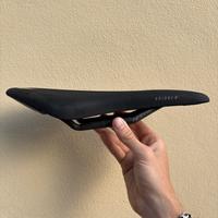 Sella Fizik Arione R1 Open