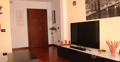 Teano trilocale arredato con balcone