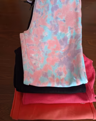 Stock abbigliamento per bambine da età 4 ai 8 anni