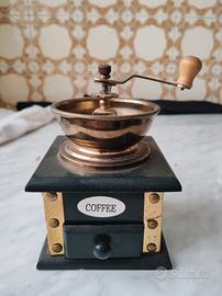 Macina caffè vintage in legno
