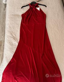 Abito rosso elegante con spacco