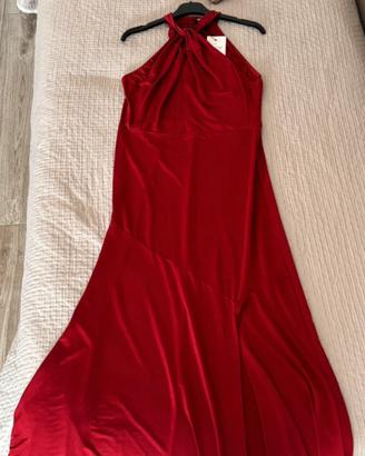 Abito rosso elegante con spacco