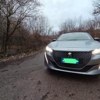 Peugeot E208 100% elettrica 