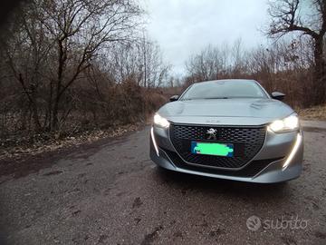 Peugeot E208 100% elettrica 