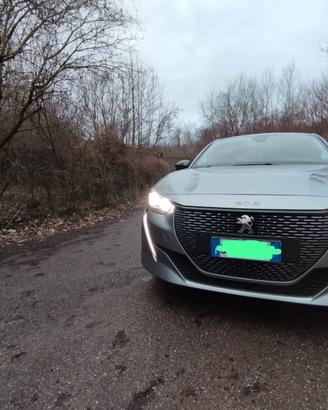 Peugeot E208 100% elettrica 