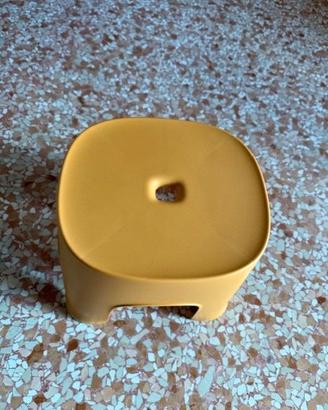 Sgabello in plastica nuovo mai usato cm 23x23x24h