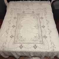 Tovaglia abruzzese in lino ricamata a mano