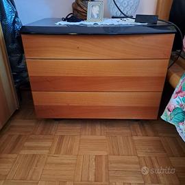 Coppia di comodini e cassettiera abbinate