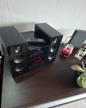 Stereo radio LG con CD  e presa USB