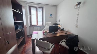 Stanza in studio legale