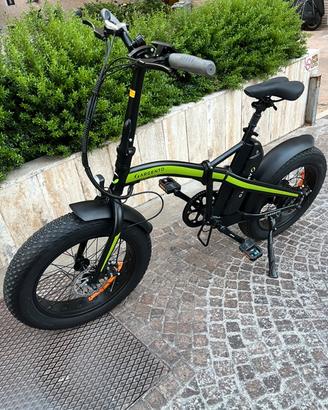 Bici elettrica argento