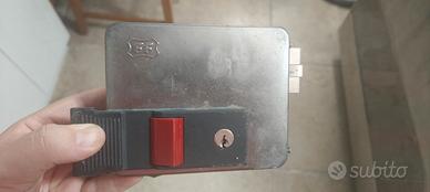 Serratura portone in acciaio + accessori montaggio