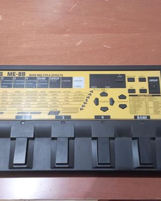 Pedaliera multieffetto per basso Boss ME-8b.
