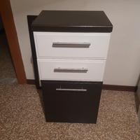 Mobile con cassetti e sportello