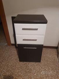 Mobile con cassetti e sportello