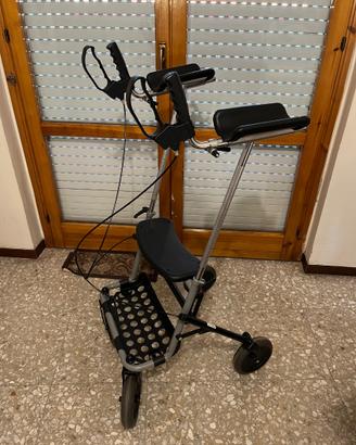 Deambulatore con sostegni verticali