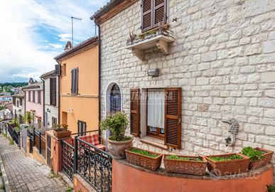 CASA INDIPENDENTE IN CENTRO A SIROLO