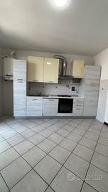 Cucina completa di elettrodomestici funzionanti