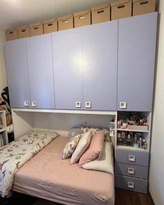 Armadio a ponte lilla, con struttura letto
