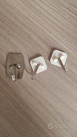 Ganci adesivi