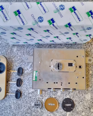 Serratura porta blindata