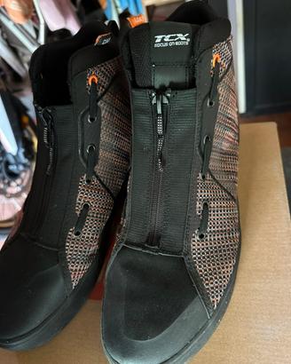 Scarpe da moto marca TCX modello Air numero 47.