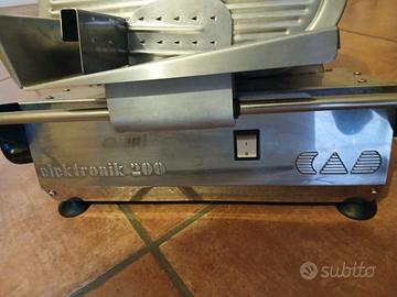 Affettatrice elektronik 200