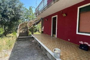 Villetta singola con terreno a Zafferana Etnea