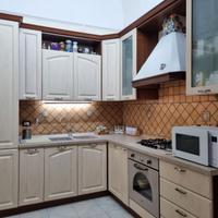 cucina + camera da letto + piccola caneretta