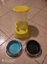 Ciottole e abbeveratoio per gatti