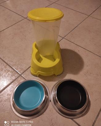 Ciottole e abbeveratoio per gatti